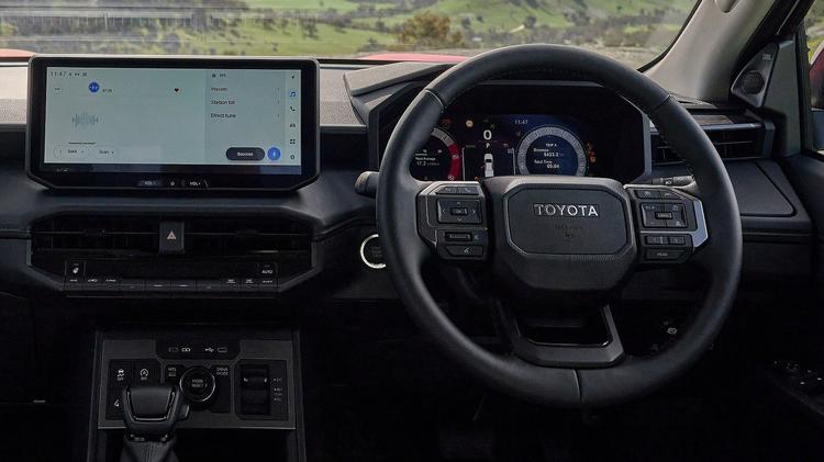 TOYOTA HILUX Active D/Cab Pick Up 2.8 D 48V Auto