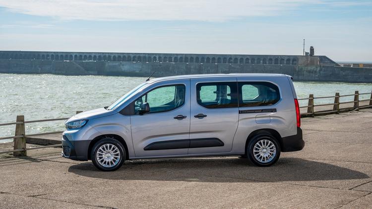 TOYOTA PROACE CITY VERSO ELECTRIC ESTATE 100kW Shuttle Long 50kWh 5dr Auto