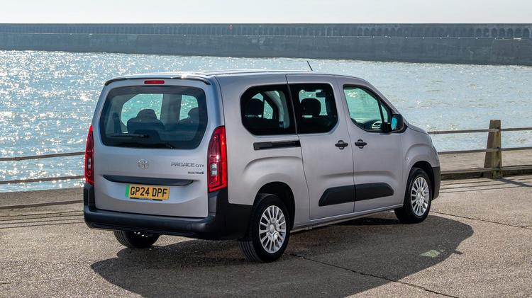 TOYOTA PROACE CITY VERSO ELECTRIC ESTATE 100kW Shuttle Long 50kWh 5dr Auto