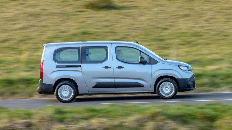 TOYOTA PROACE CITY VERSO ELECTRIC ESTATE 100kW Shuttle Long 50kWh 5dr Auto
