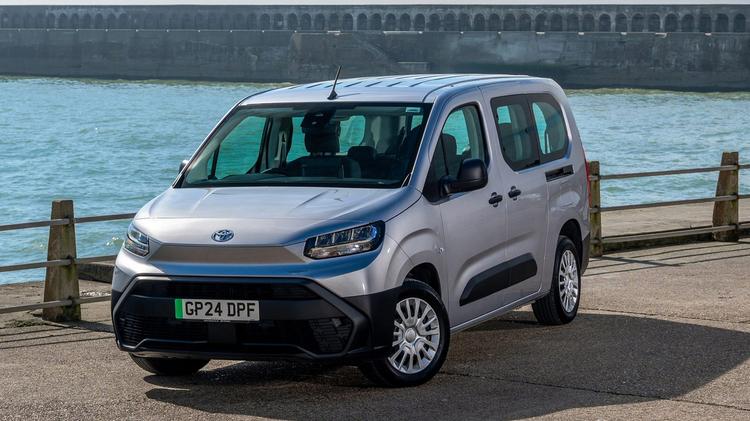 TOYOTA PROACE CITY VERSO 100kW Shuttle Long 50kWh 5dr Auto