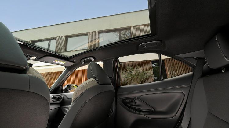 TOYOTA YARIS CROSS ESTATE 1.5 Hybrid Icon 5dr CVT