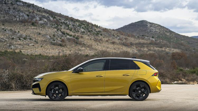 VAUXHALL ASTRA 1.6 Plug-in Hybrid 195 Griffin 5dr e-DCT7