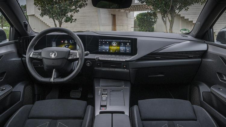 VAUXHALL ASTRA HATCHBACK 1.6 Plug-in Hybrid 195 Griffin 5dr e-DCT7