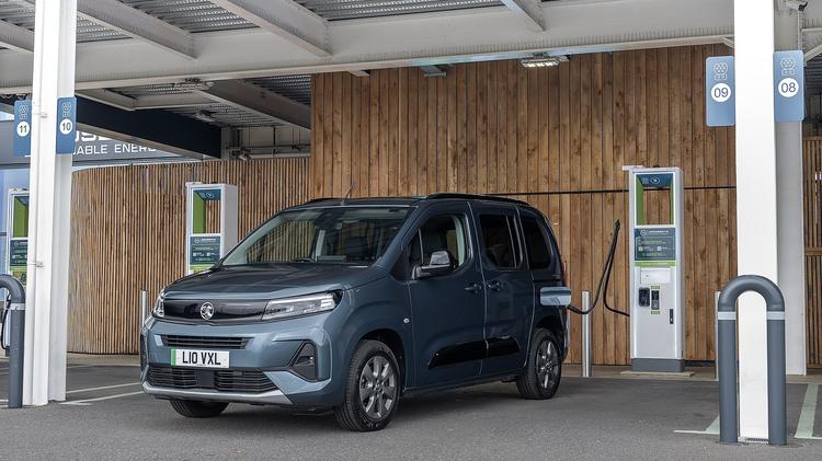 VAUXHALL COMBO LIFE ELECTRIC ESTATE 100kW Ultimate 50kWh 5dr Auto