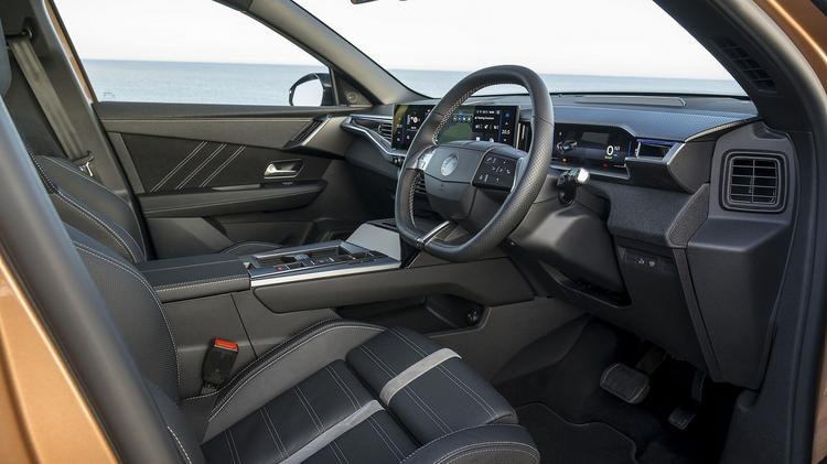 VAUXHALL GRANDLAND ELECTRIC HATCHBACK 157kW Design 73kWh 5dr Auto