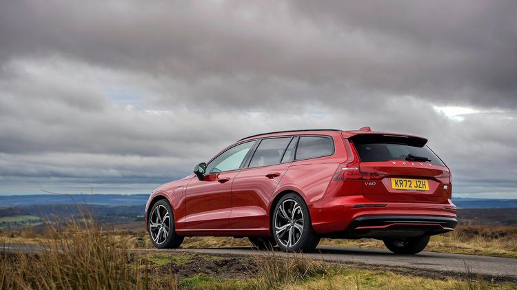 VOLVO V60 SPORTSWAGON 2.0 B4P Plus Dark 5dr Auto [7 speed]