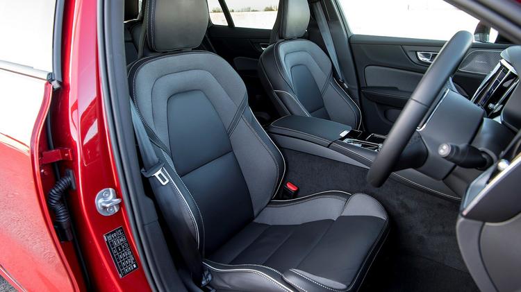 VOLVO V60 SPORTSWAGON 2.0 B4P Plus Dark 5dr Auto [7 speed]