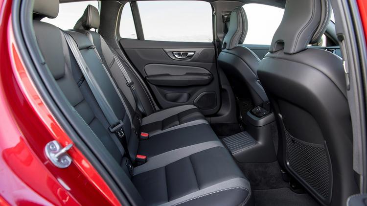 VOLVO V60 SPORTSWAGON 2.0 B4P Plus Dark 5dr Auto [7 speed]