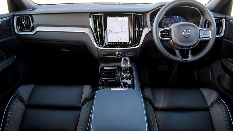 VOLVO V60 SPORTSWAGON 2.0 B4P Plus Dark 5dr Auto [7 speed]