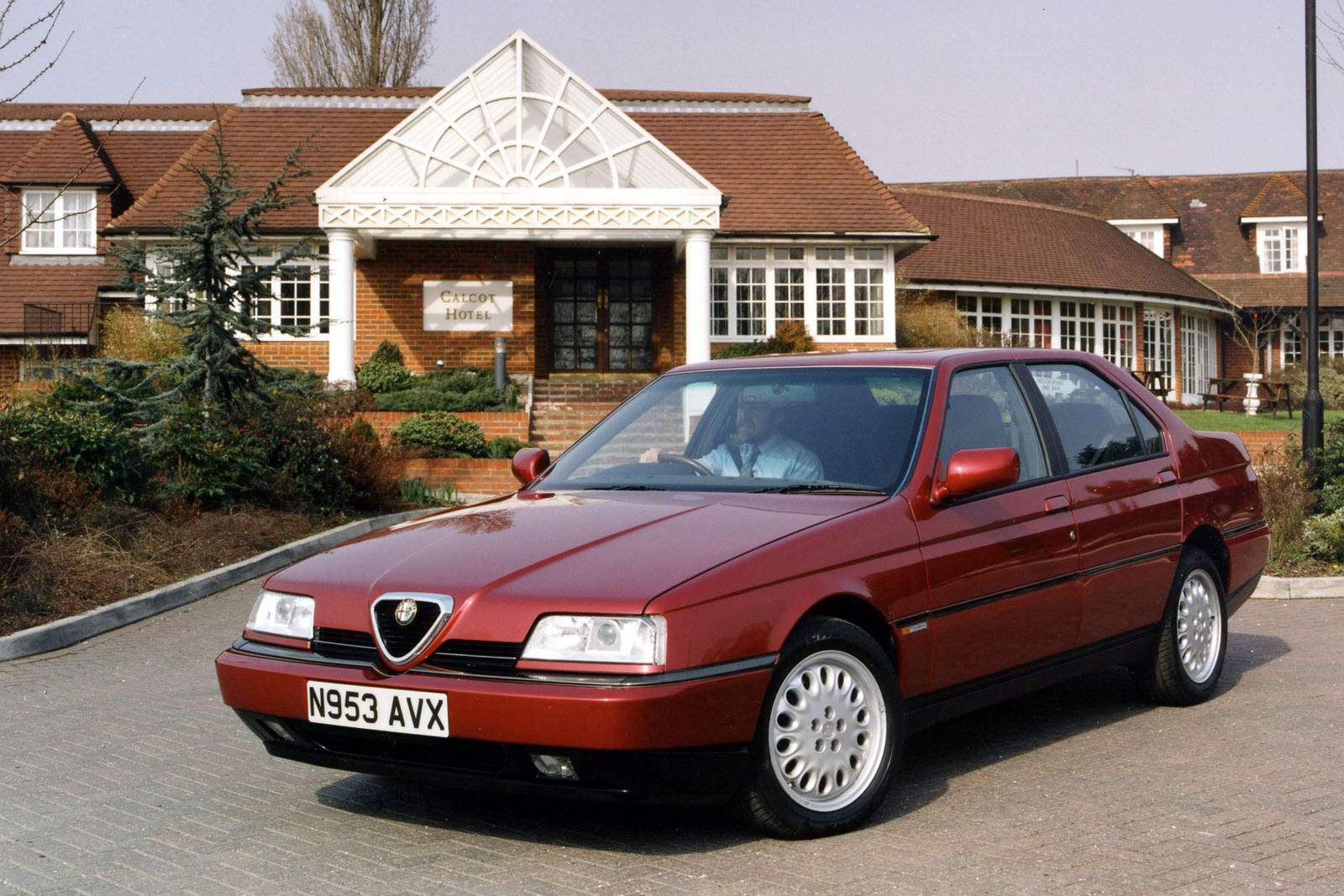 Used Alfa Romeo 164 (1988 - 1997) + Guide - Image 1