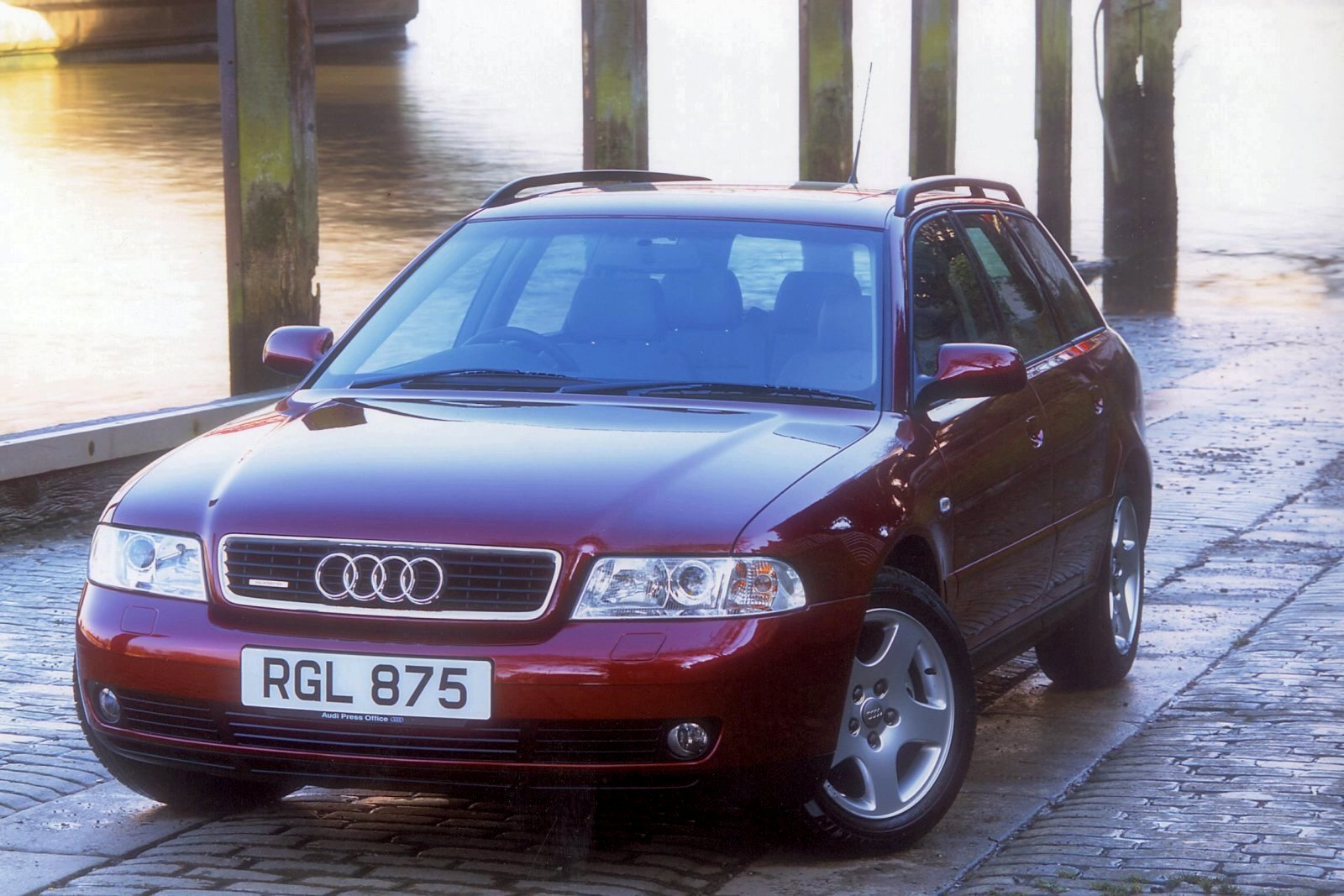 Used Audi A4 Avant (1995 - 2001) + Guide - Image 1