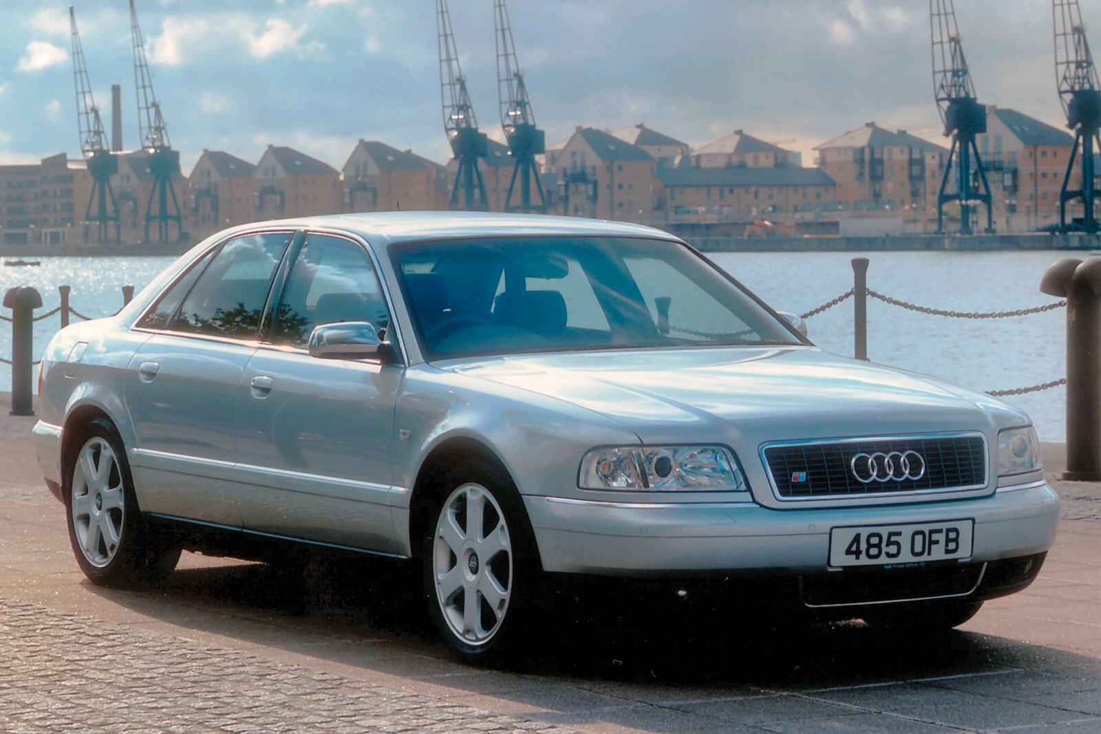 Used Audi S8 (1997 - 2003) + Guide - Image 1