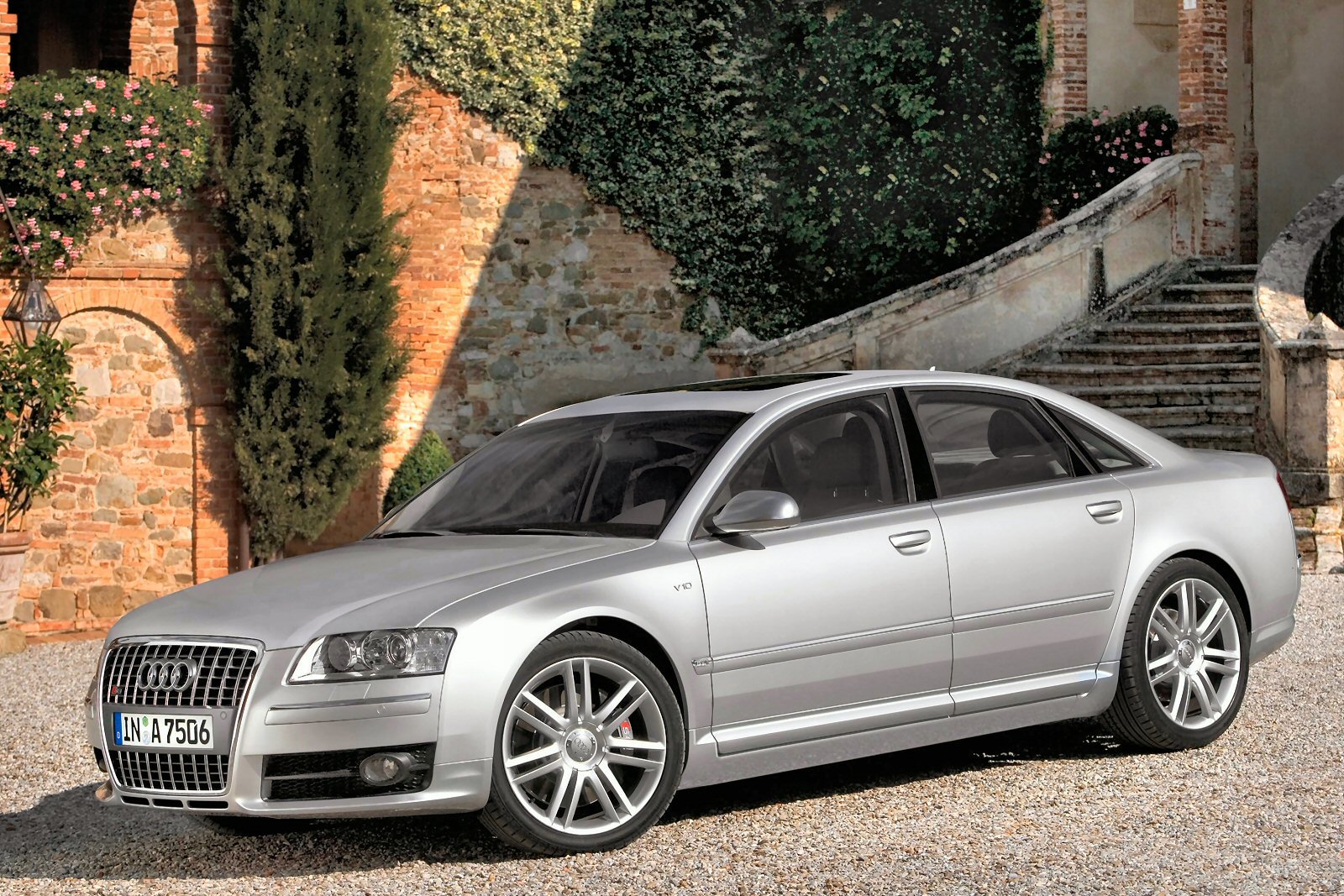 Used Audi S8 (2006 - 2010) + Guide - Image 1