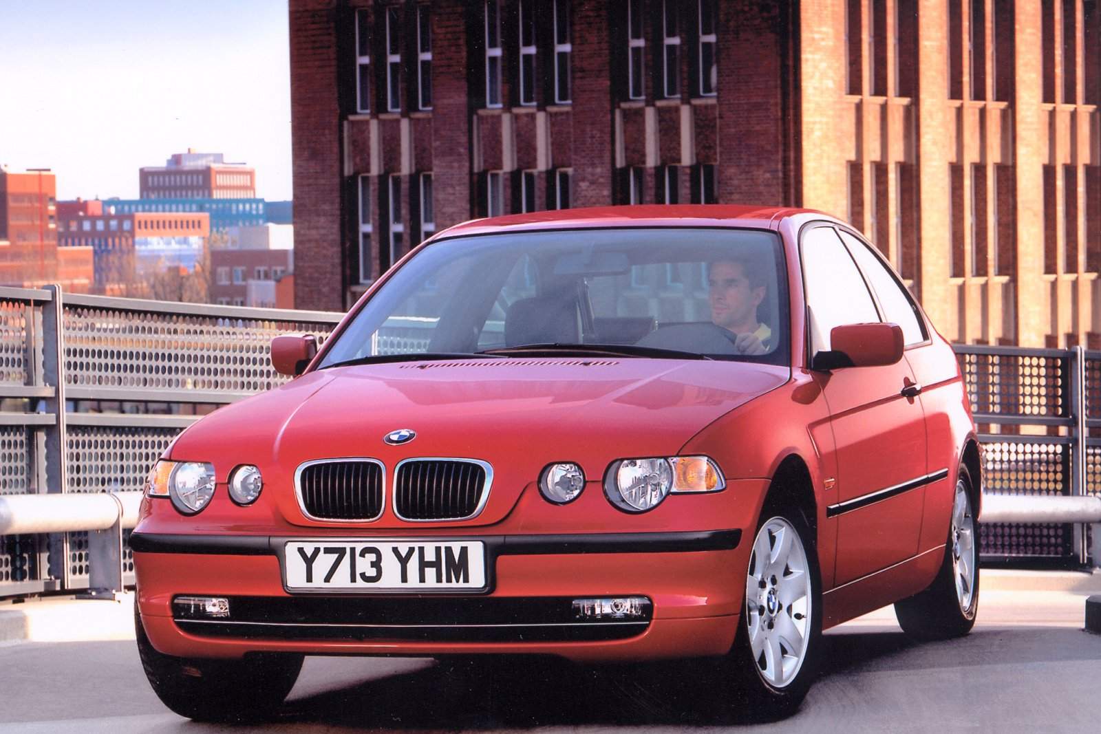 Used BMW 3 Series Compact (2001 - 2005) + Guide - Image 1