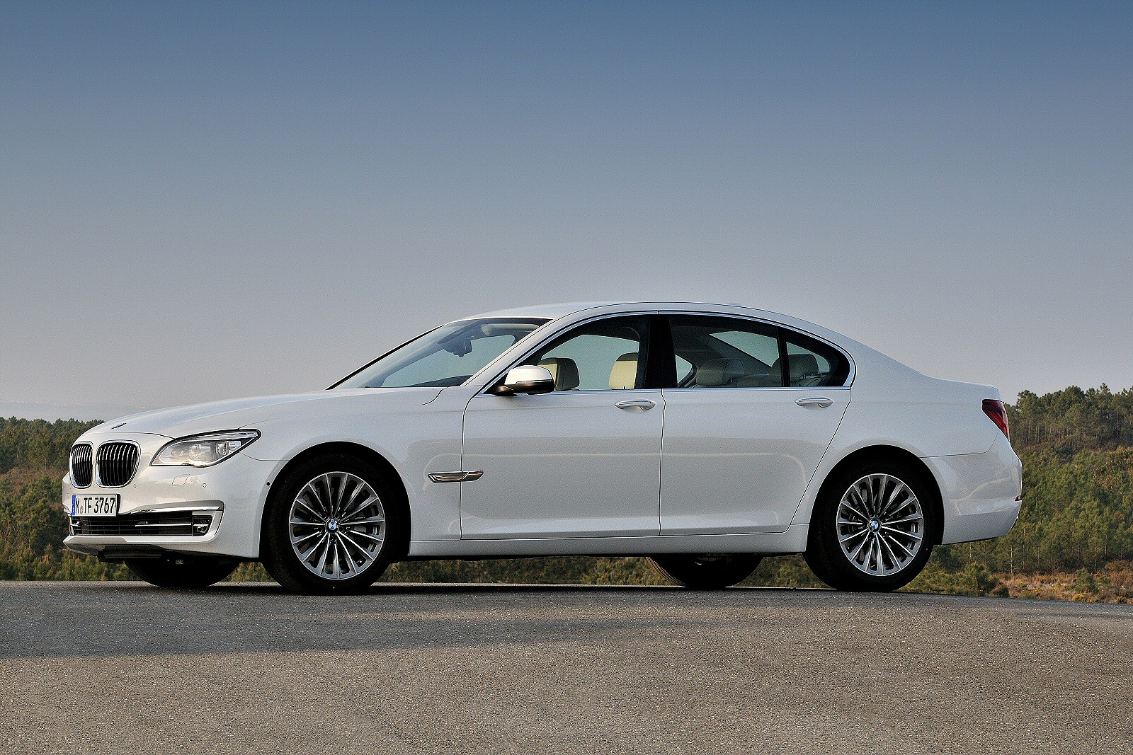 Used BMW 7 Series (2012 - 2015) + Guide - Image 1