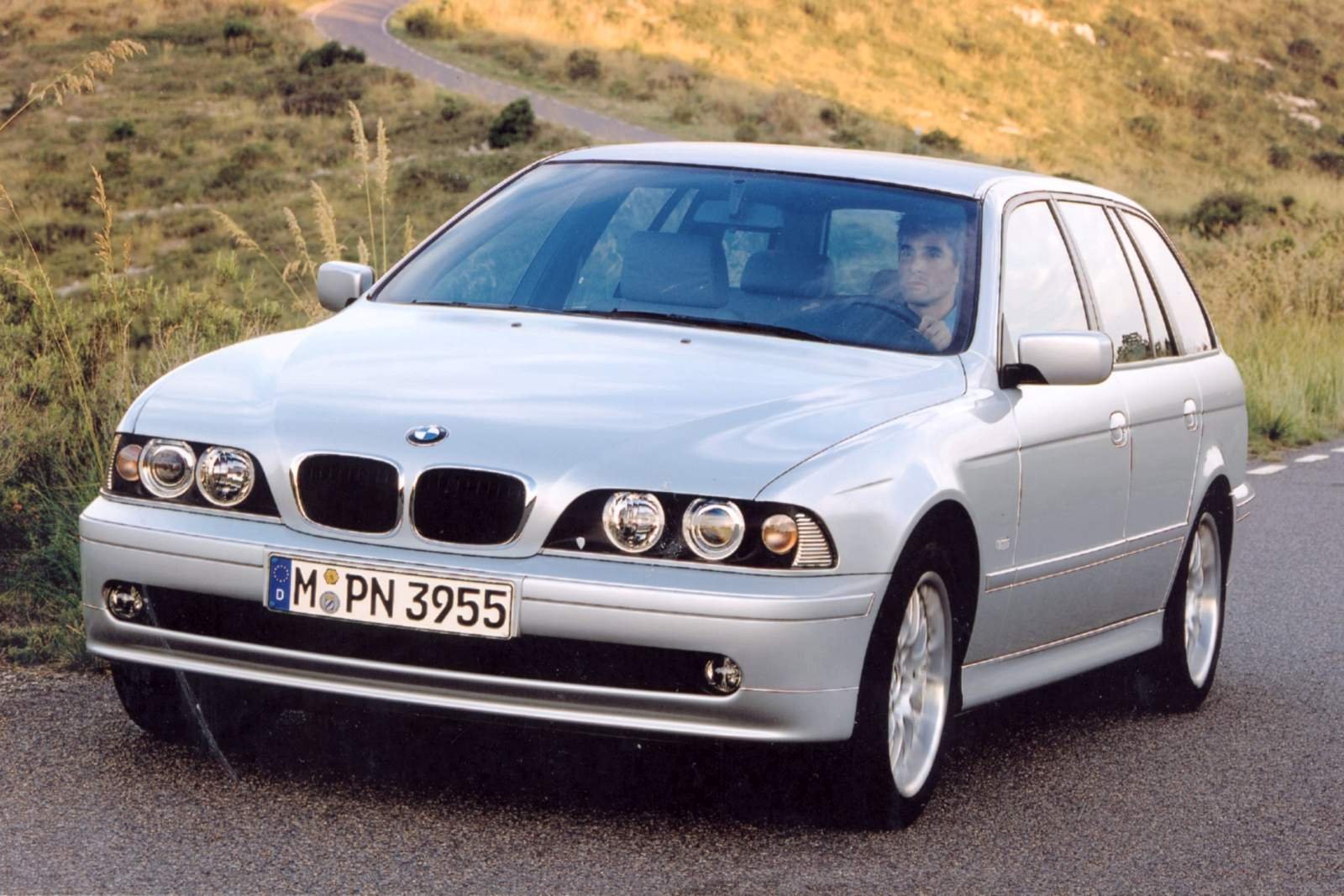 Used BMW 5 Series Touring (1997 - 2003) + Guide - Image 1