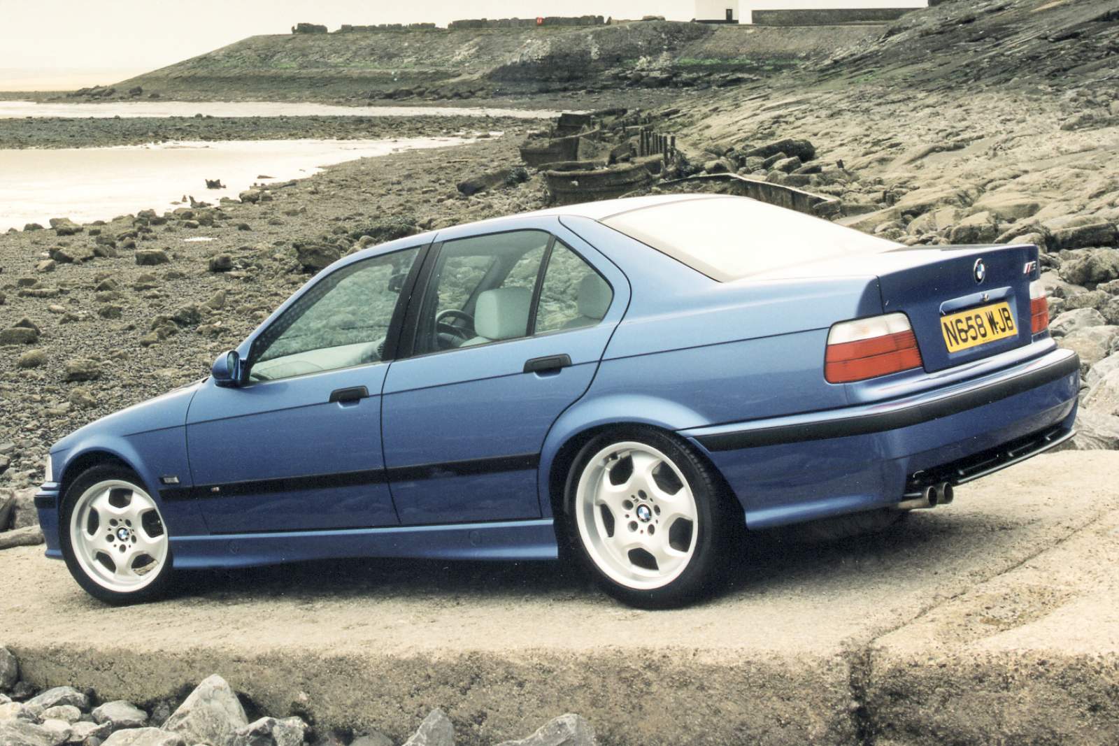 Used BMW M3 (1993 - 2000) + Guide - Image 1