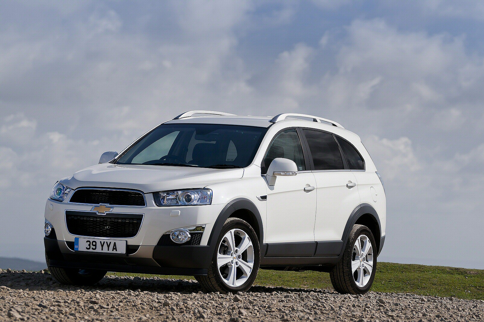 Used Chevrolet Captiva (2011 - 2015) + Guide - Image 1