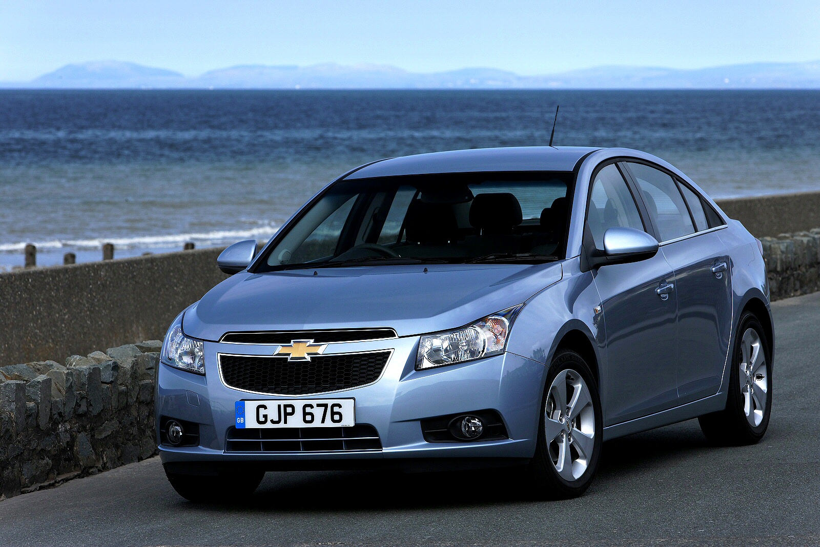Used Chevrolet Cruze (2008 - 2015) + Guide - Image 1