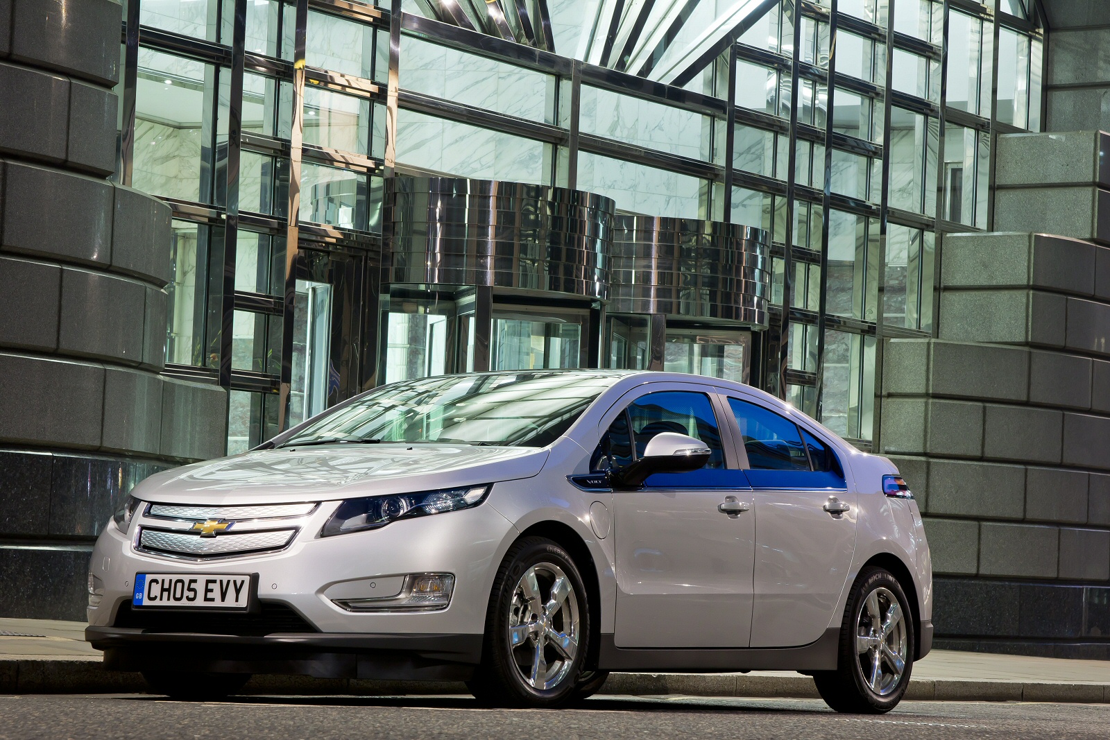 Used Chevrolet Volt (2012 - 2014) + Guide - Image 1