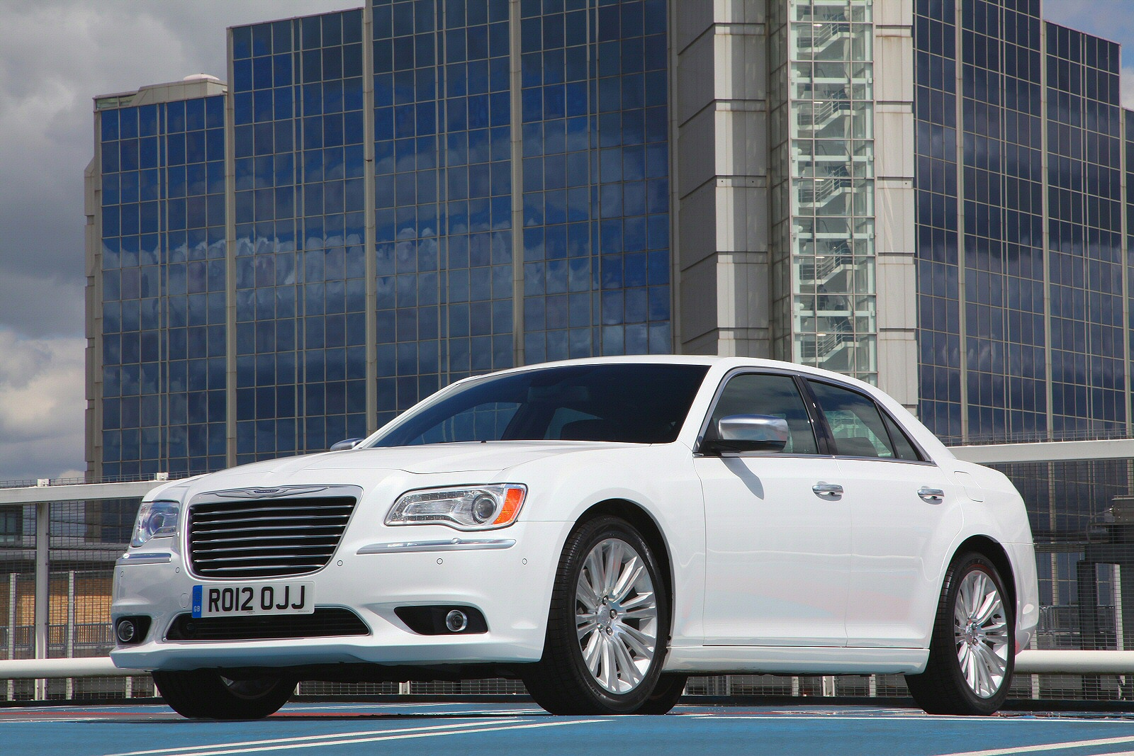 Used Chrysler 300C (2012 - 2015) + Guide - Image 1