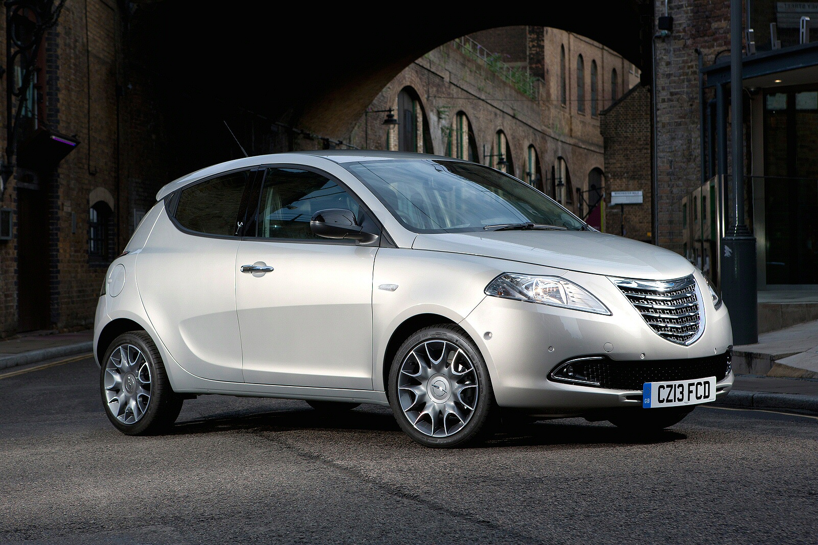 Used Chrysler Ypsilon (2011 - 2015) + Guide - Image 1