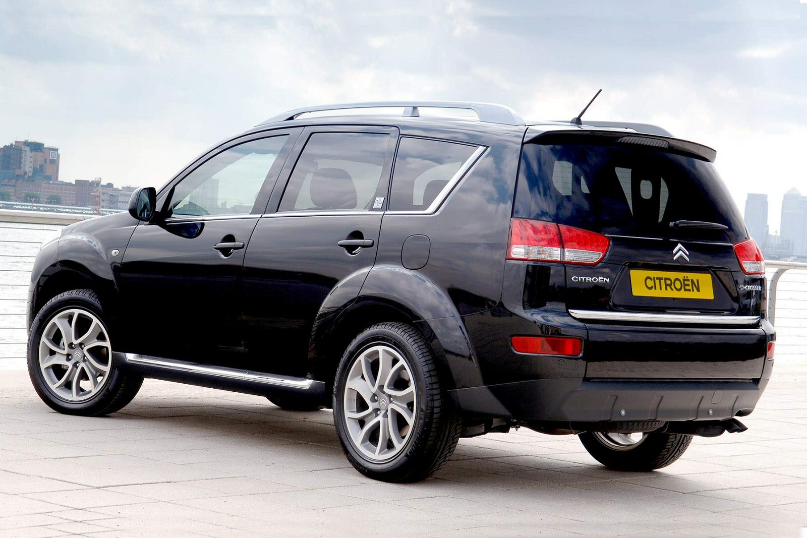 Used Citroen C-Crosser (2007 - 2012) + Guide - Image 1