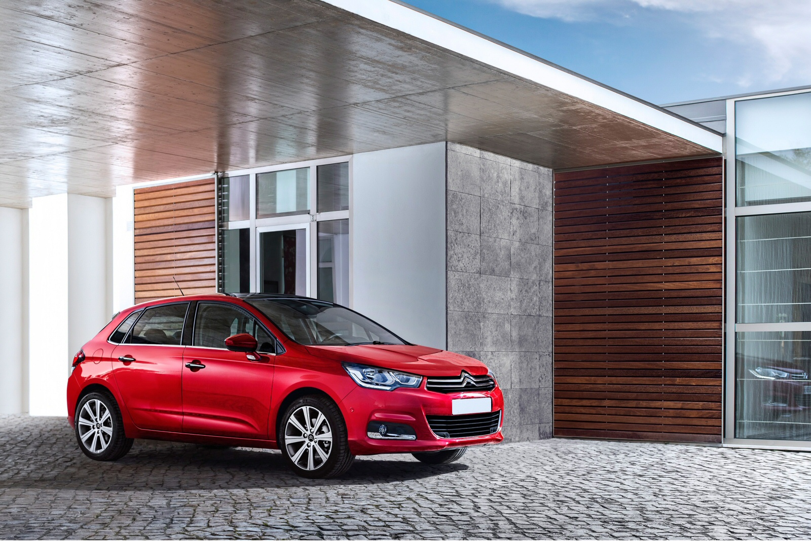 Used Citroen C4 (2015 - 2018) + Guide - Image 1