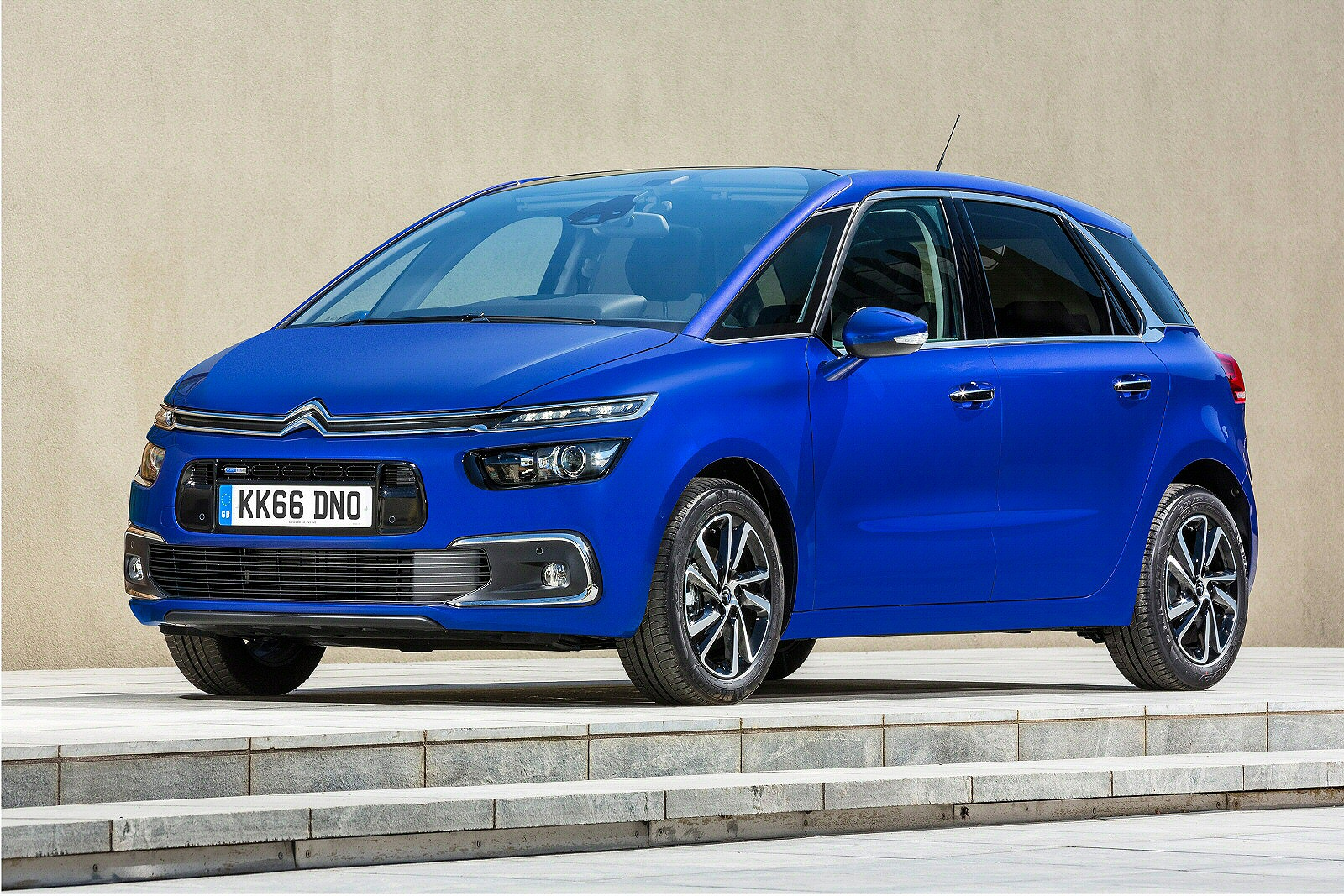 Used Citroen C4 Picasso (2016 - 2018) + Guide - Image 1