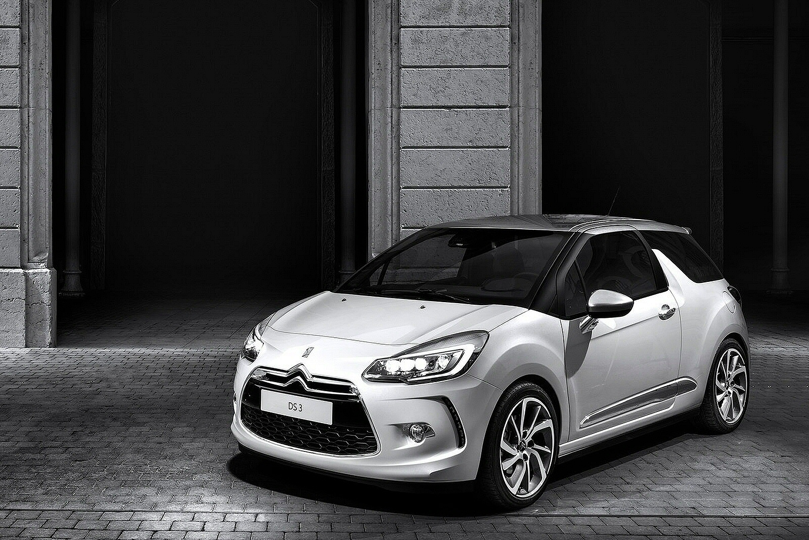 Used Citroen DS3 (2014 - 2015) + Guide - Image 1