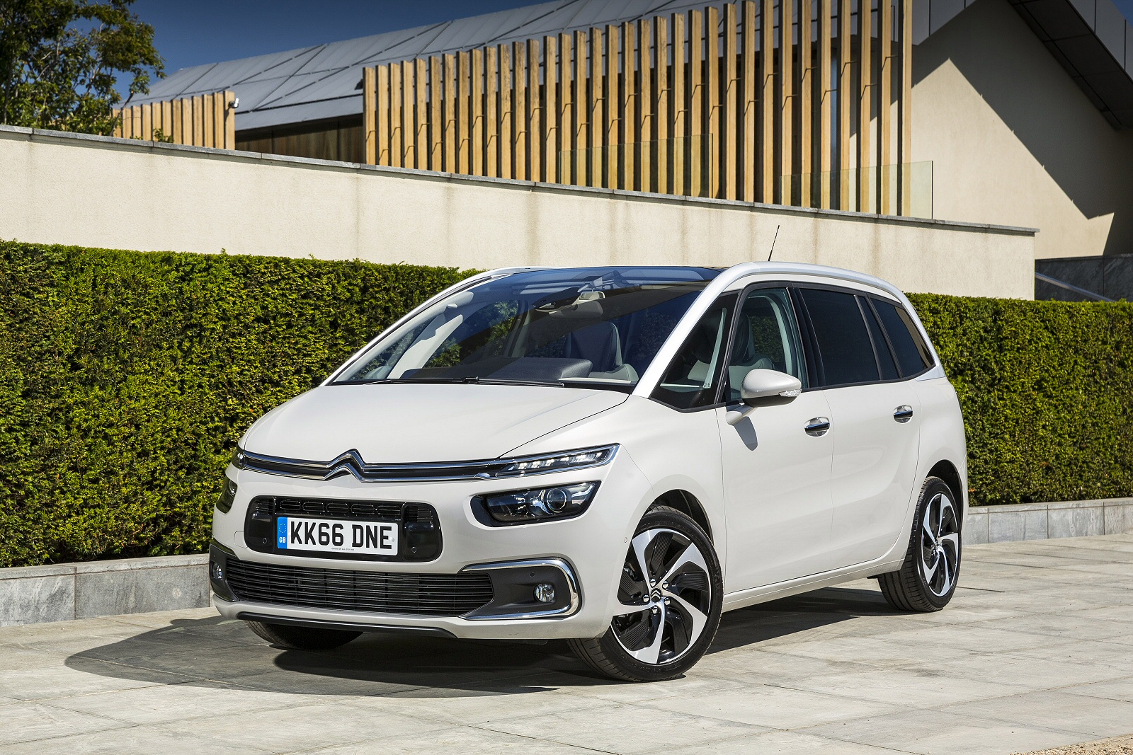 Used Citroen Grand C4 Space Tourer (2017 - 2023) + Guide - Image 1