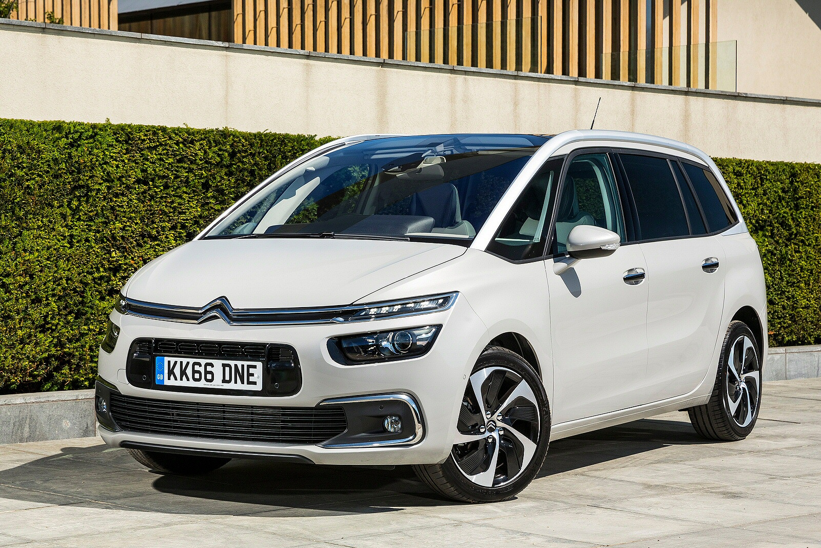 Used Citroen Grand C4 Picasso (2016 - 2018) + Guide - Image 1