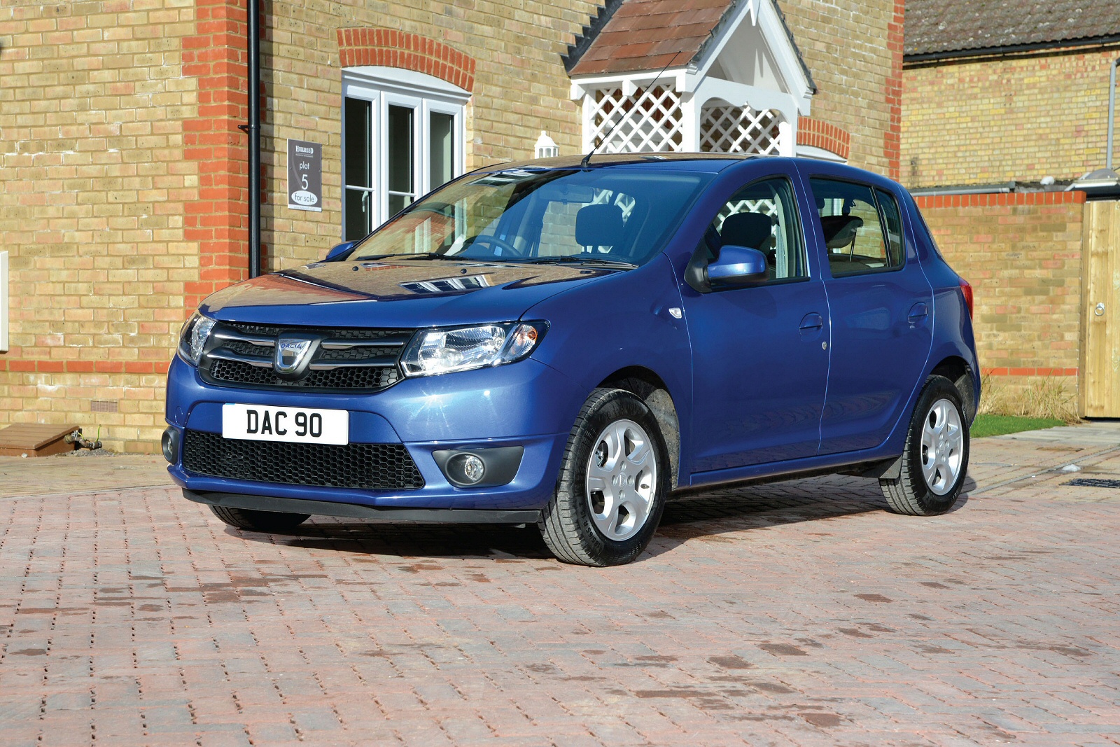 Used Dacia Sandero (2013 - 2017) + Guide - Image 1
