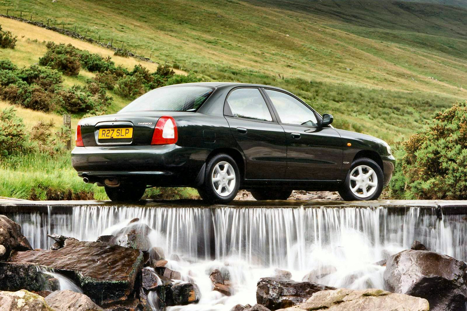 Used Daewoo Nubira (1997 - 1999) + Guide - Image 1