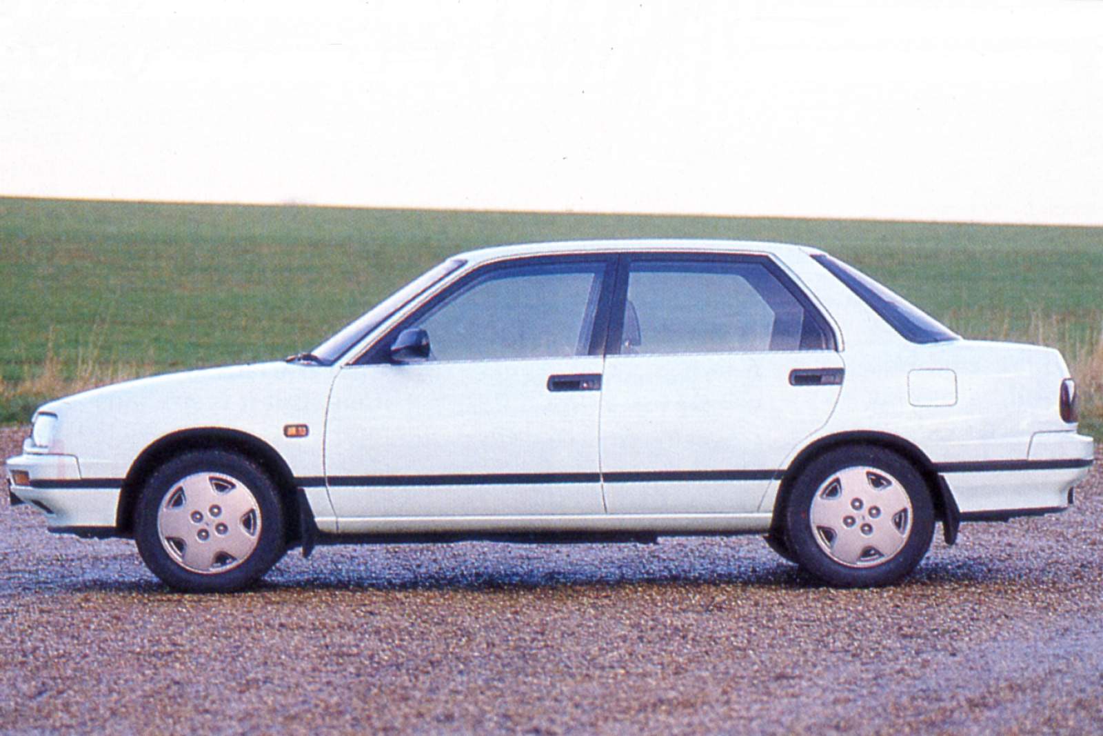 Used Daihatsu Applause (1990 - 1996) + Guide - Image 1