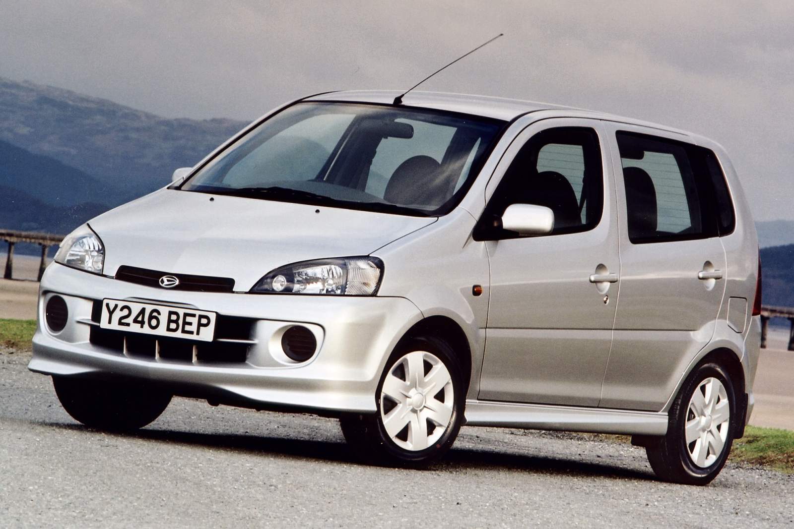 Used Daihatsu YRV (2001 - 2005) + Guide - Image 1