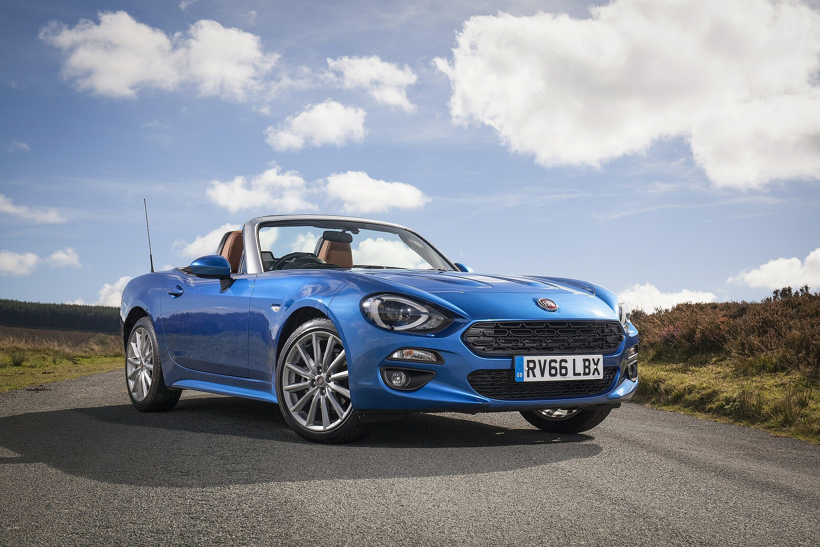 Used Fiat 124 Spider [Type 348] (2016 - 2020) + Guide - Image 1