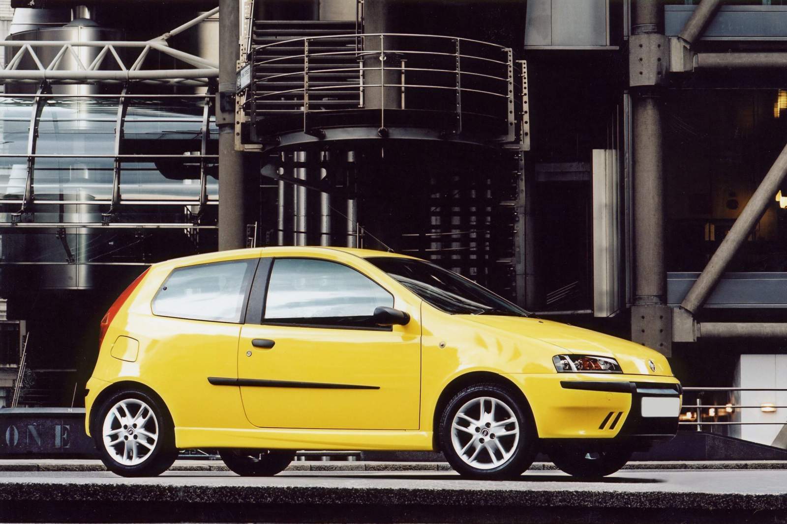 Used Fiat Punto (2000 - 2003) + Guide - Image 1