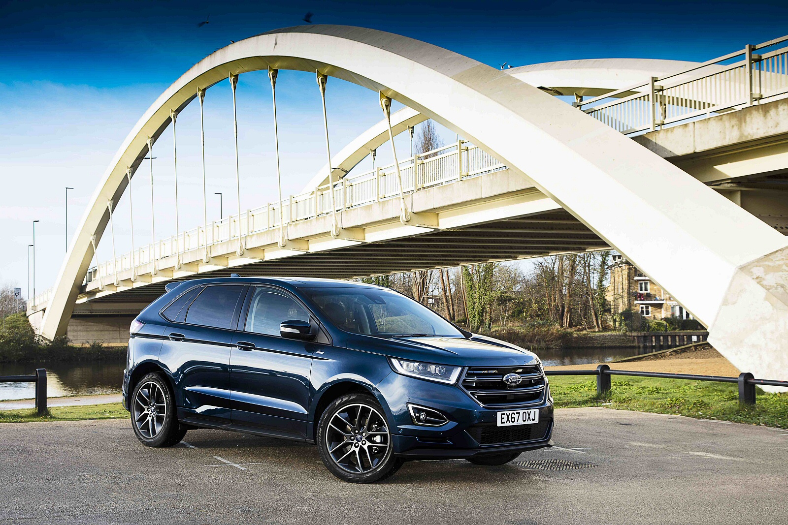 Used Ford Edge (2016 - 2018) + Guide - Image 1