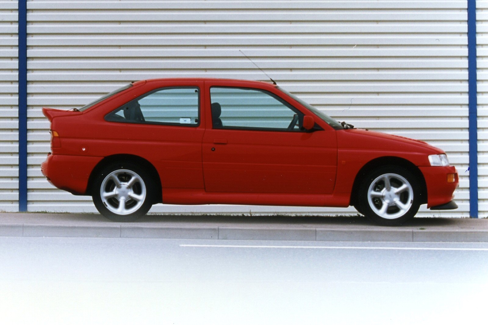 Used Ford Escort RS Cosworth (1992 - 1996) + Guide - Image 1
