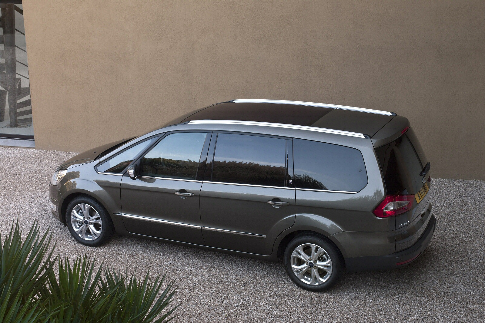 Used Ford Galaxy (2010 - 2015) + Guide - Image 1