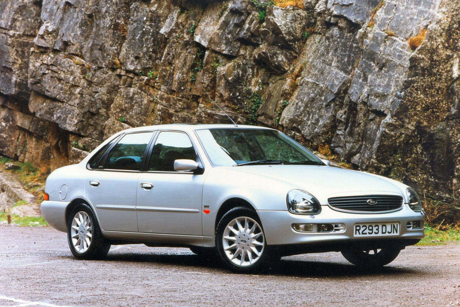 Used Ford Scorpio (1994 - 1998) + Guide - Image 1