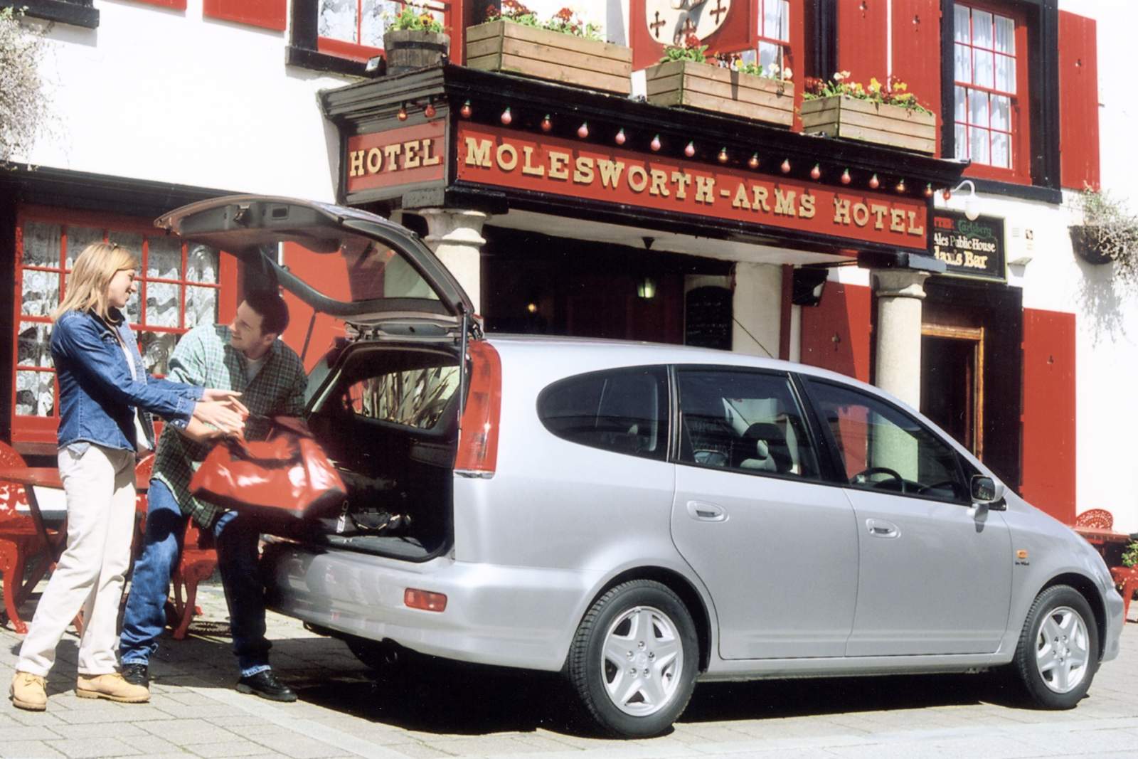 Used Honda Stream (2001 -  2005) + Guide - Image 1