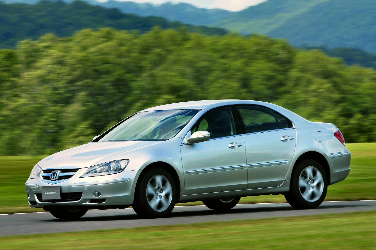 Used Honda Legend (2006 - 2010) + Guide - Image 1
