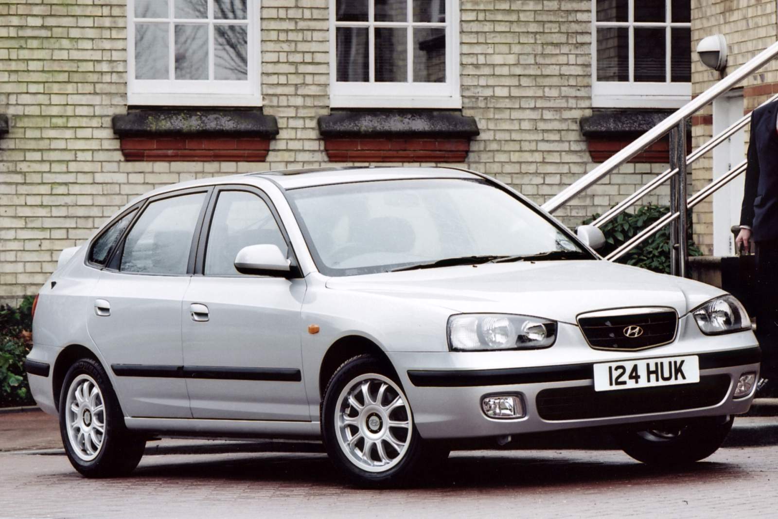 Used Hyundai Elantra (2001 - 2006) + Guide - Image 1