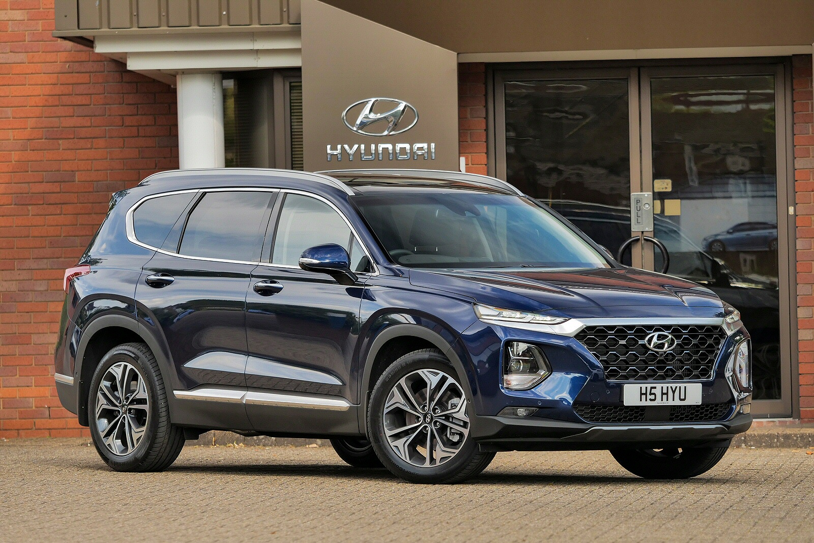 Used Hyundai Santa Fe (2018 - 2020) + Guide - Image 1
