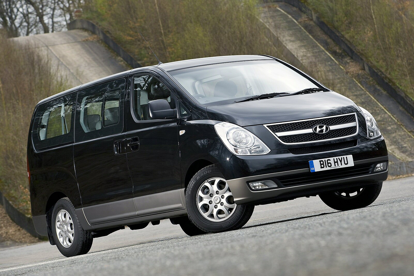 Used Hyundai i800 (2008 - 2019) + Guide - Image 1