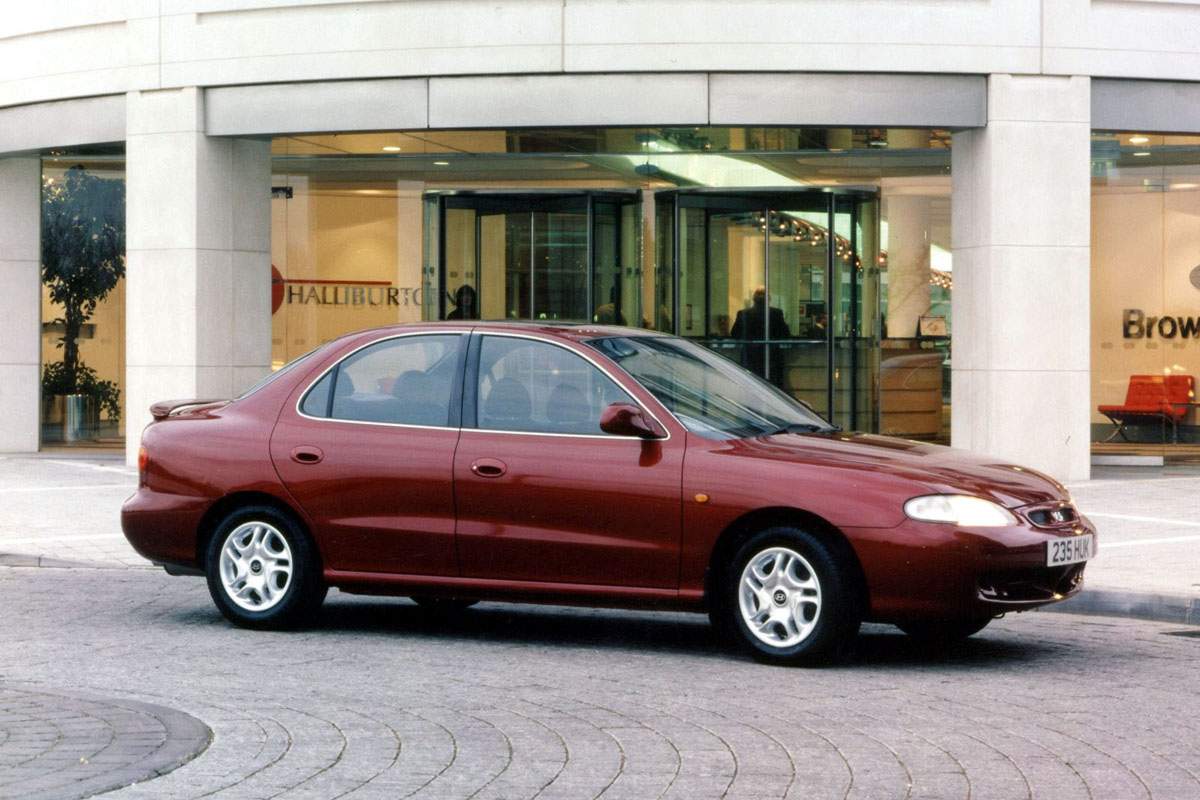 Used Hyundai Lantra (1991 - 2000) + Guide - Image 1