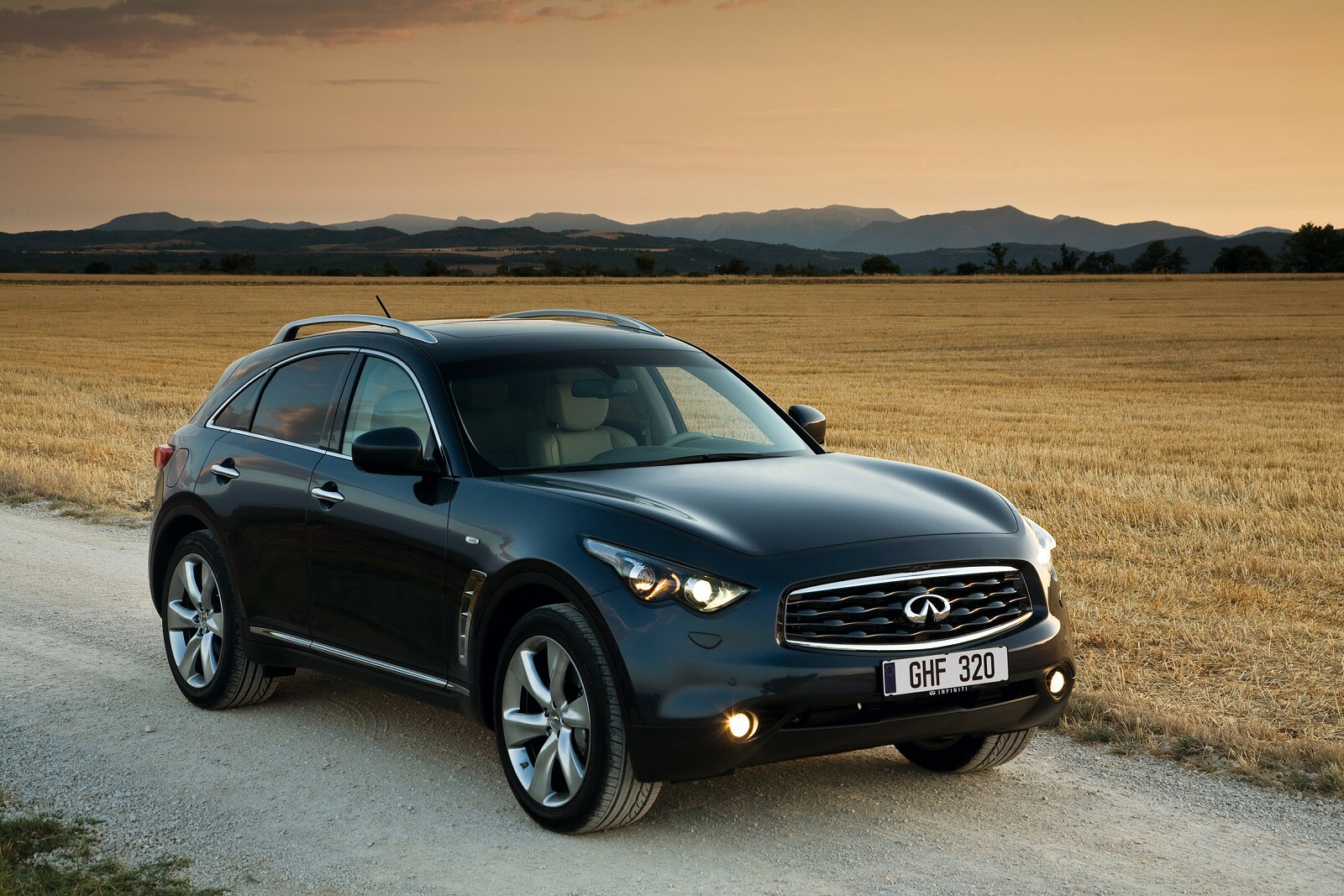 Used Infiniti FX / Infiniti QX70 (2009 - 2018) + Guide - Image 1